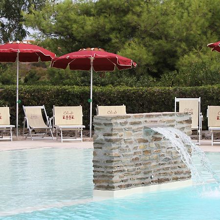 Club Esse Sporting Hotel Stintino Exterior photo