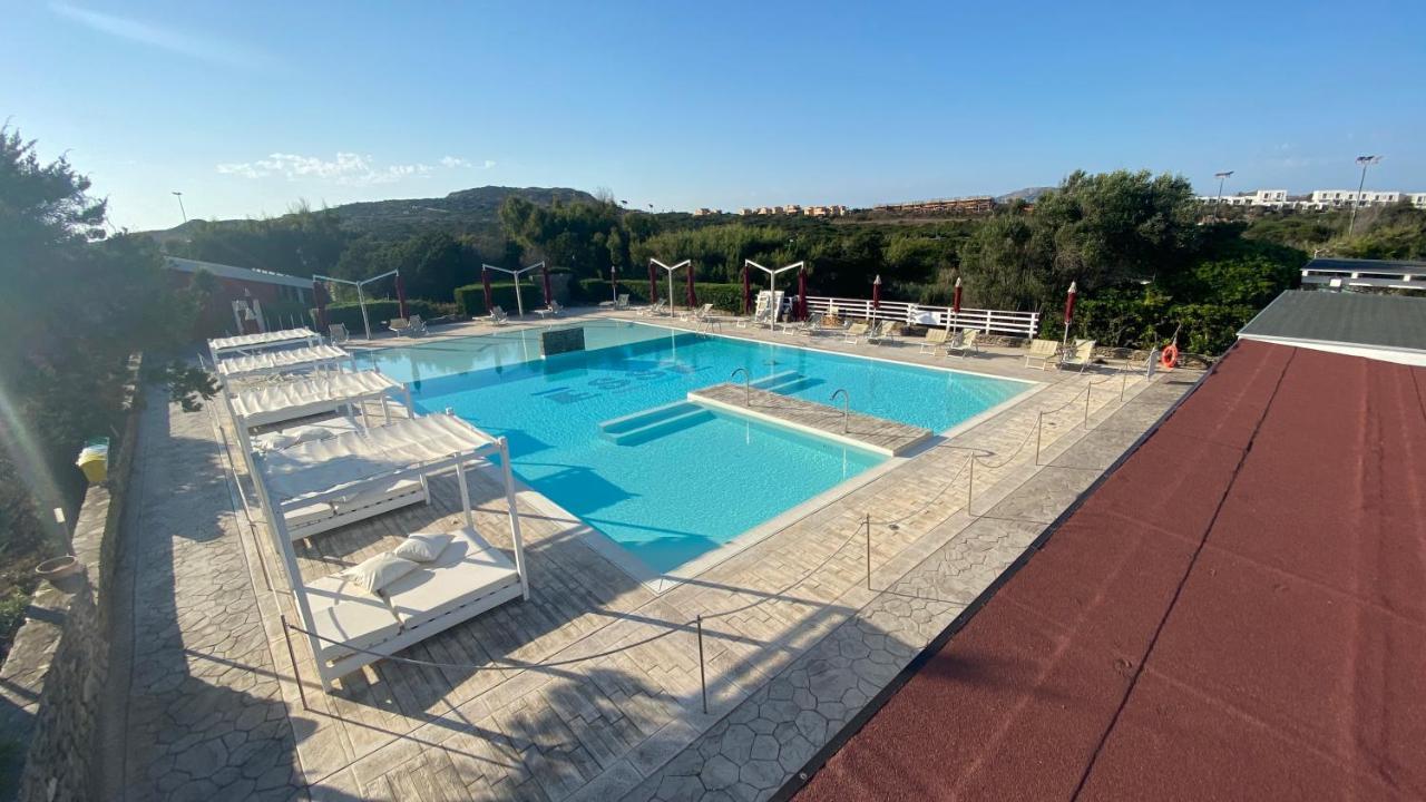 Club Esse Sporting Hotel Stintino Exterior photo
