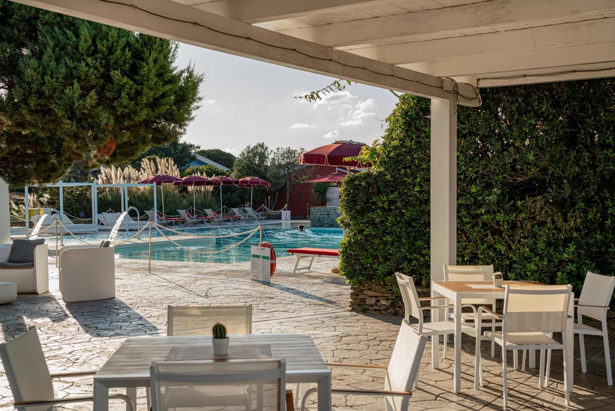 Club Esse Sporting Hotel Stintino Exterior photo
