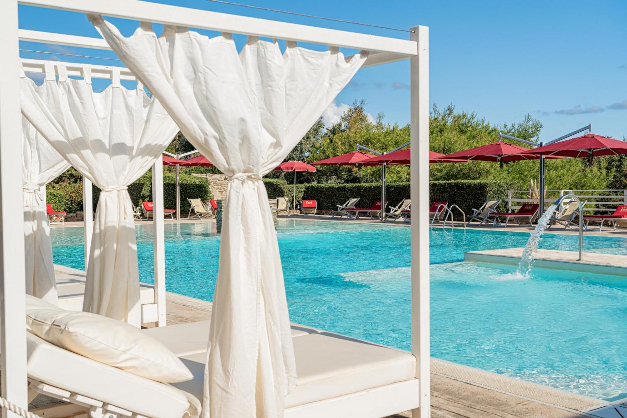 Club Esse Sporting Hotel Stintino Exterior photo